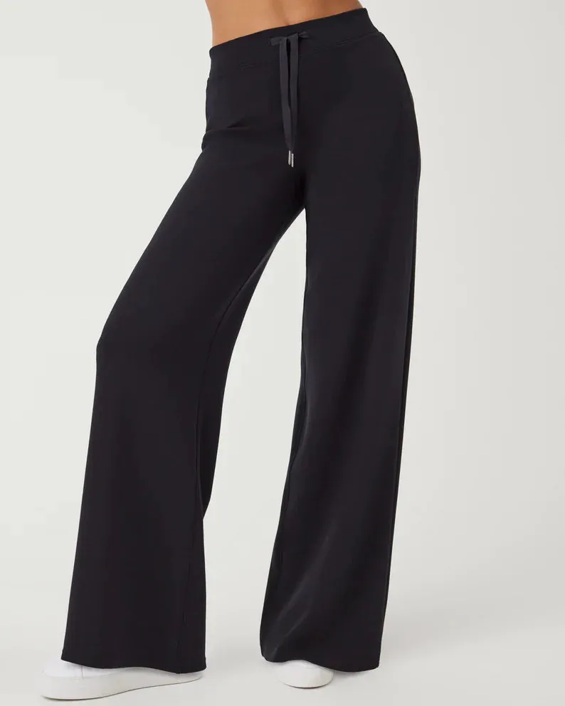 Airessentials Wideleg Pant (Very Black)