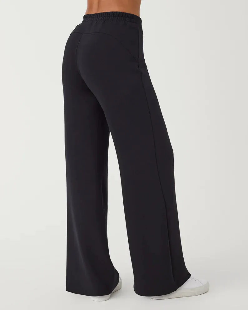 Airessentials Wideleg Pant (Very Black)