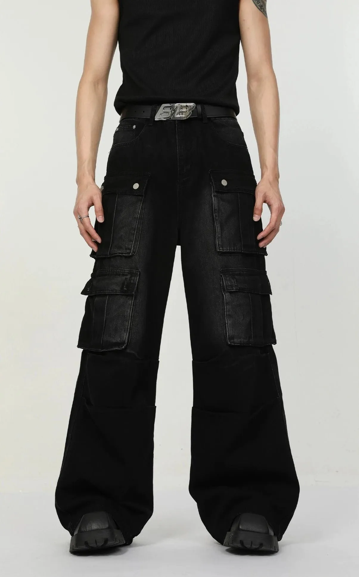 Cargo Pocketed Wide-Leg Sandblast Denim Jeans