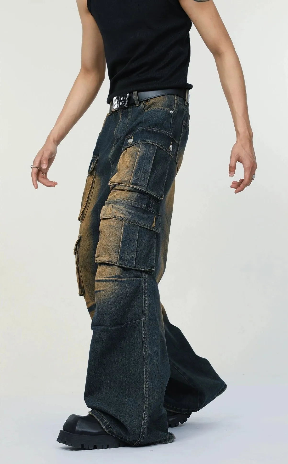 Cargo Pocketed Wide-Leg Sandblast Denim Jeans
