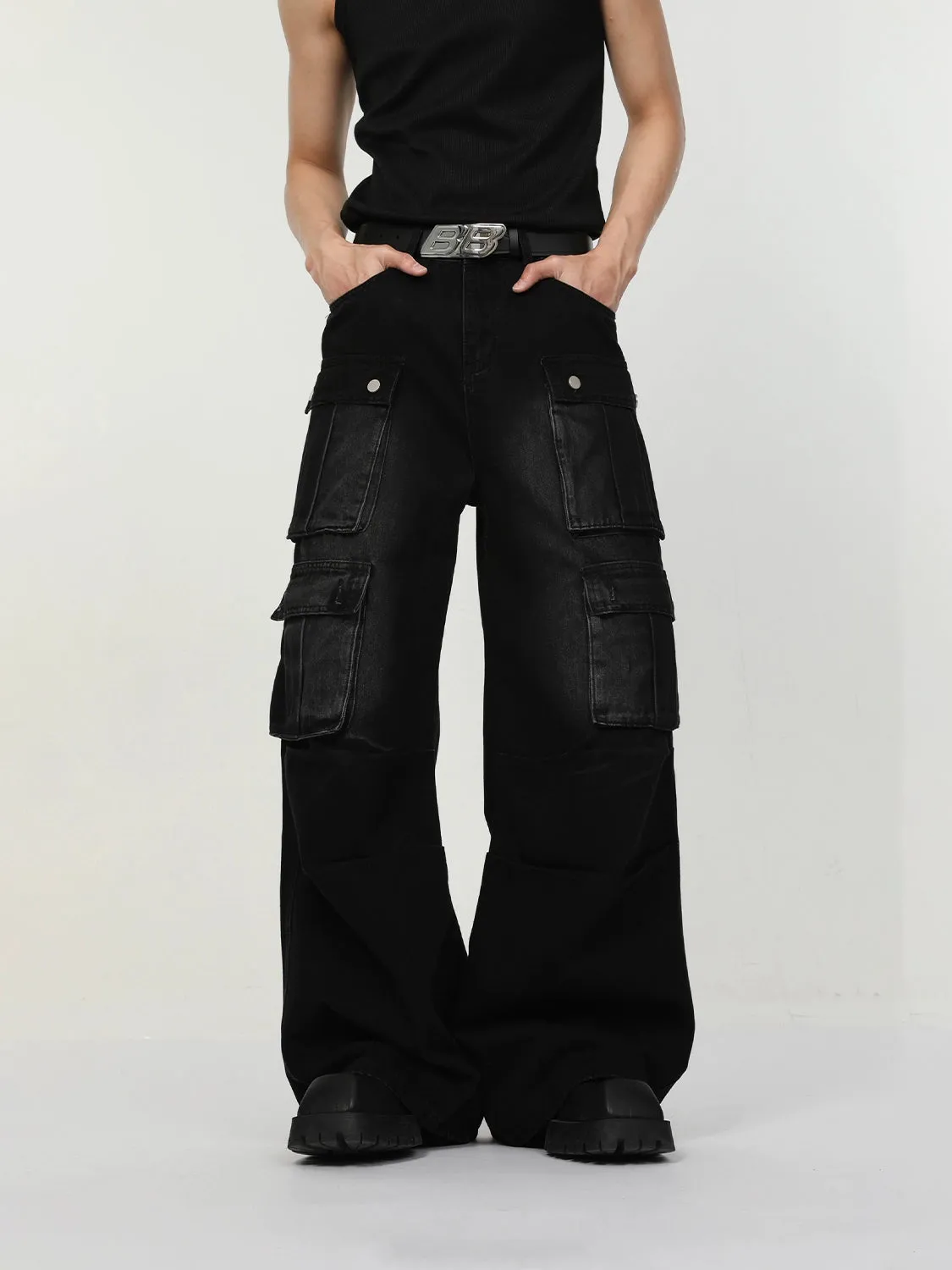 Cargo Pocketed Wide-Leg Sandblast Denim Jeans