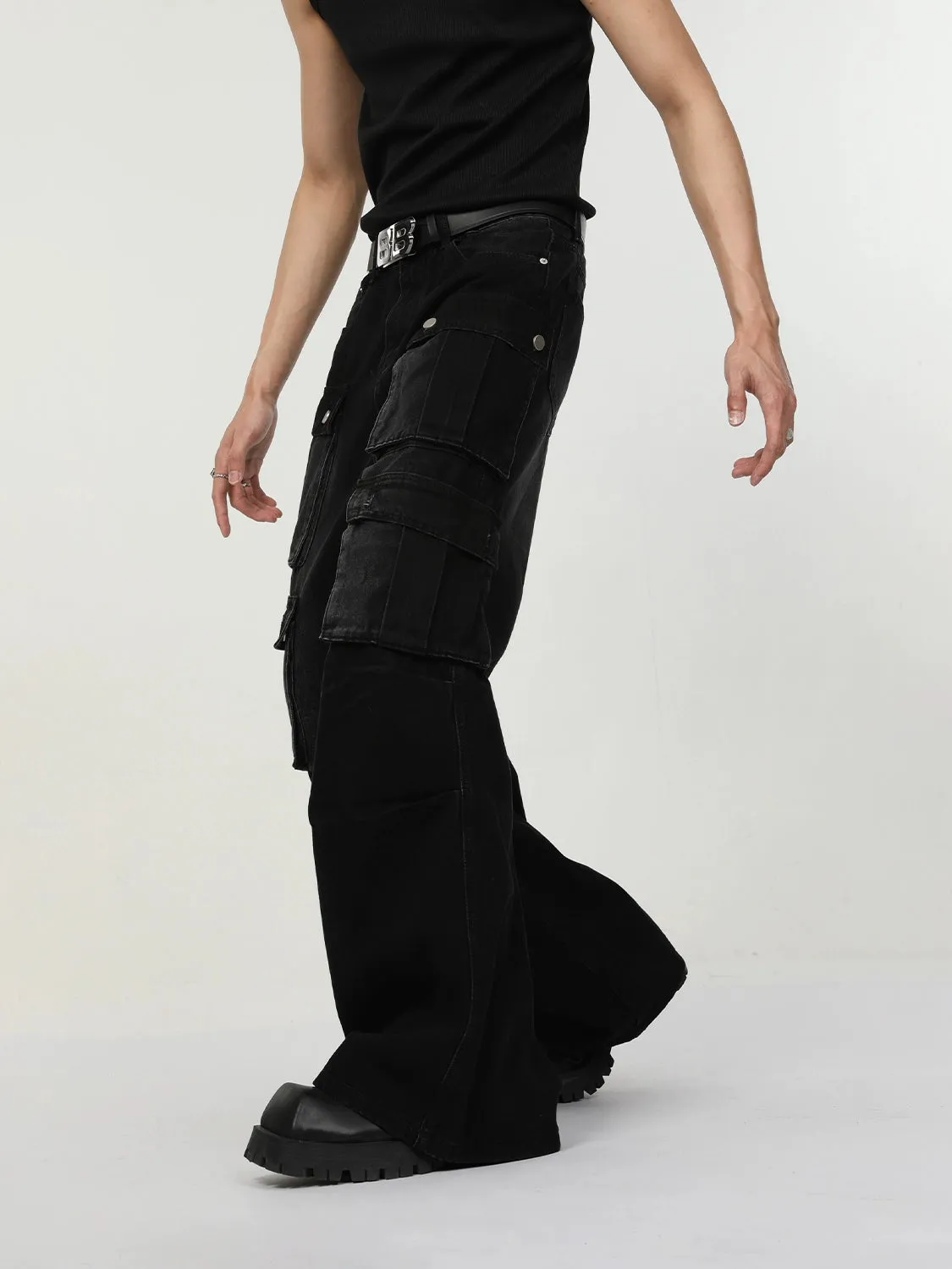 Cargo Pocketed Wide-Leg Sandblast Denim Jeans