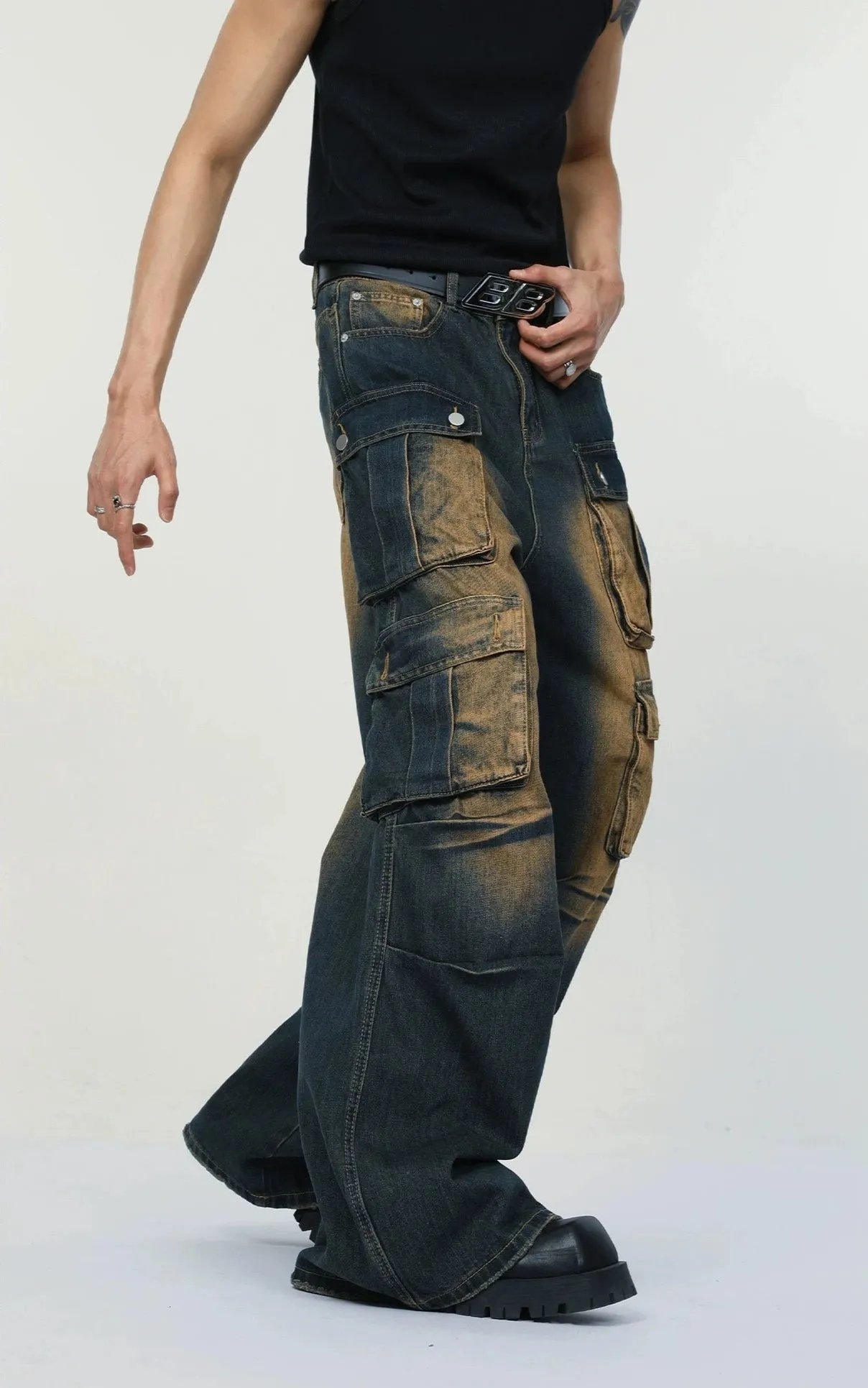 Cargo Pocketed Wide-Leg Sandblast Denim Jeans