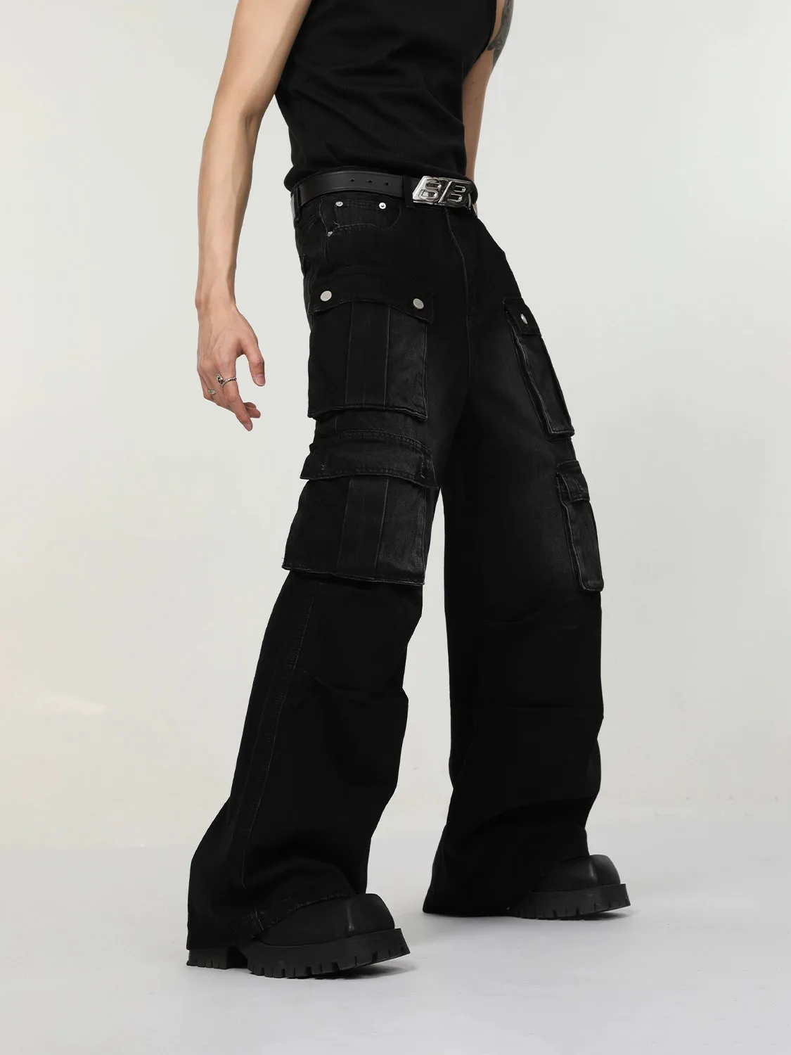 Cargo Pocketed Wide-Leg Sandblast Denim Jeans